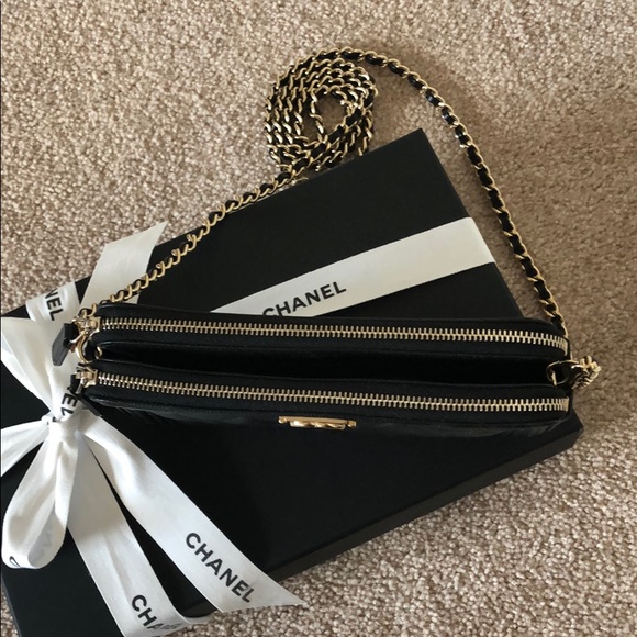 !!SOLD!! CHANEL Caviar WOC w/ gold hardware - Picture 2 of 8